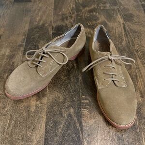 G.H. Bass Women’s Tan Suede Oxford sz 7